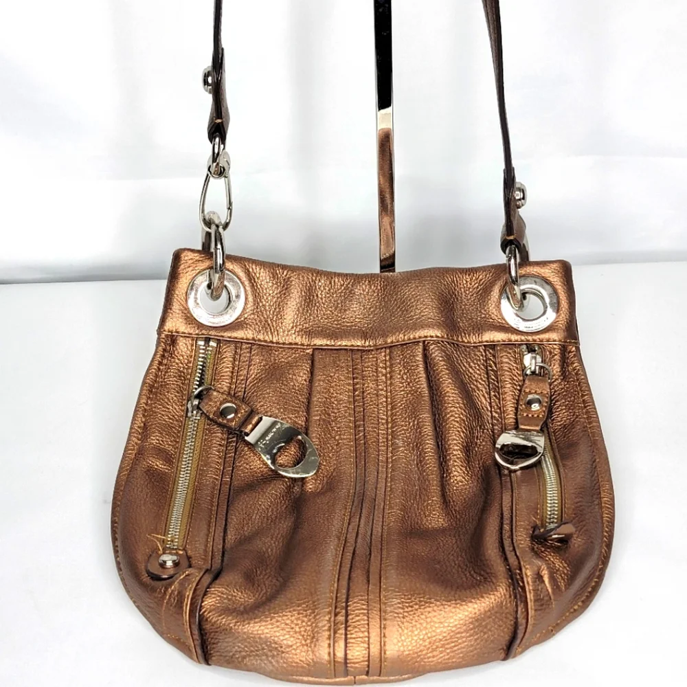 B Makowsky Bronze Leather Crossbody Bag‎ P23